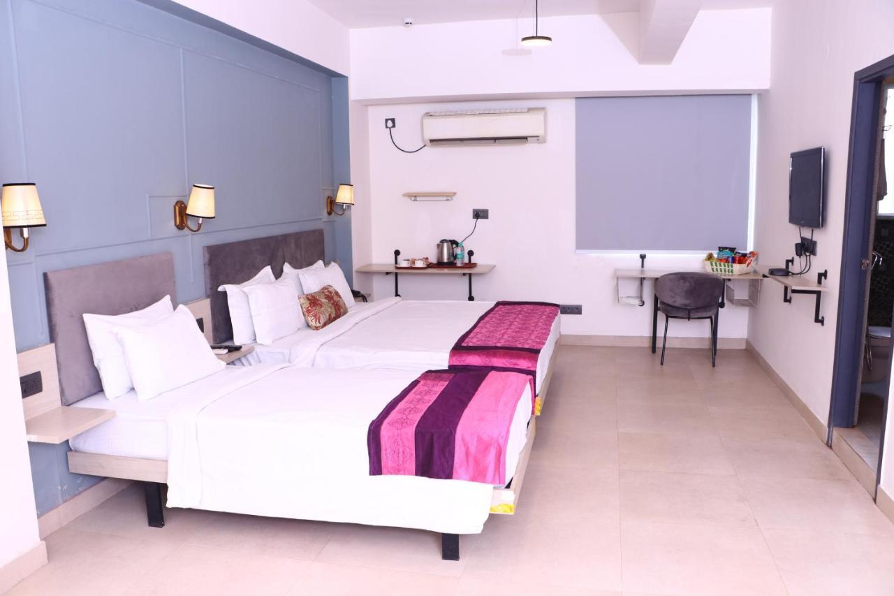 Virohaa Garden Hotel Ghaziabad Exterior foto